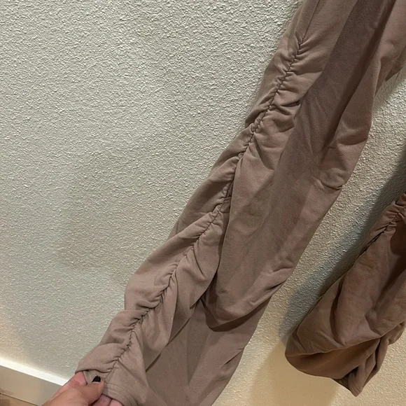 Alo Yoga Ruched Soft Sculpt Pant Taupe - Picture 7 of 14